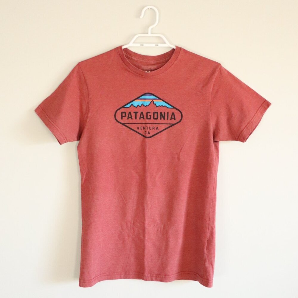 Patagonia Women's Burgundy Small Slim Fit Stretch Short Sleeve Graphic T-Shirt‎